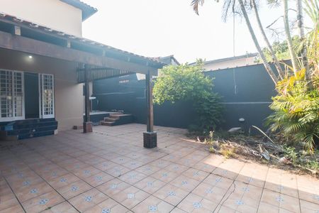 Casa para alugar com 290m², 4 quartos e 2 vagasQuintal dos Fundos