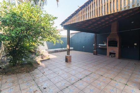 Casa para alugar com 290m², 4 quartos e 2 vagasChurrasqueira/Quintal dos Fundos