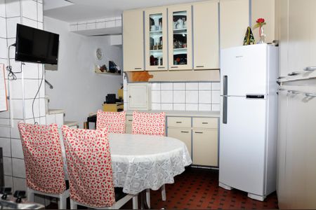 Casa à venda com 131m², 4 quartos e 1 vagaCozinha