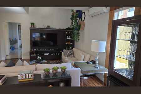 Casa à venda com 360m², 4 quartos e 4 vagas Casa à venda com 360m², 4 quartos e 4 vagasFoto 03