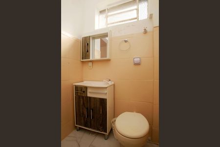 Banheiro de kitnet/studio para alugar com 1 quarto, 30m² em Centro Histórico, Porto Alegre