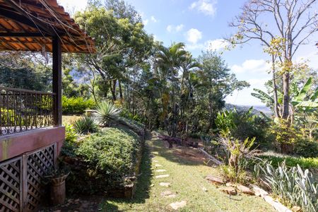 Casa de condomínio à venda com 200m², 3 quartos e 4 vagasQuintal