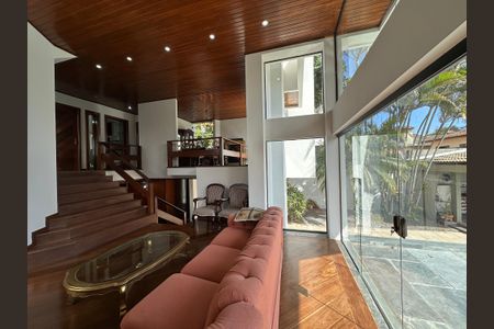 Casa de condomínio para alugar com 400m², 4 quartos e 4 vagas Casa de condomínio para alugar com 400m², 4 quartos e 4 vagasSala