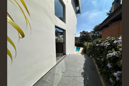 Casa de condomínio para alugar com 400m², 4 quartos e 4 vagas Casa de condomínio para alugar com 400m², 4 quartos e 4 vagasQuintal