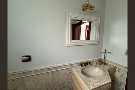 Casa de condomínio para alugar com 400m², 4 quartos e 4 vagas Casa de condomínio para alugar com 400m², 4 quartos e 4 vagasBanheiro 1