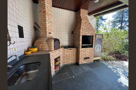 Casa de condomínio para alugar com 400m², 4 quartos e 4 vagas Casa de condomínio para alugar com 400m², 4 quartos e 4 vagasChurrasqueira