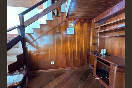 Casa de condomínio para alugar com 400m², 4 quartos e 4 vagas Casa de condomínio para alugar com 400m², 4 quartos e 4 vagasEscritório