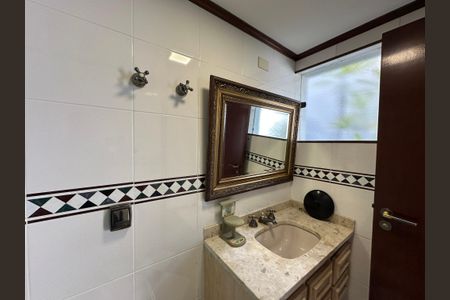 Casa de condomínio para alugar com 400m², 4 quartos e 4 vagas Casa de condomínio para alugar com 400m², 4 quartos e 4 vagasBanheiro 2