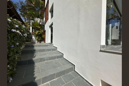 Casa de condomínio para alugar com 400m², 4 quartos e 4 vagas Casa de condomínio para alugar com 400m², 4 quartos e 4 vagasQuintal