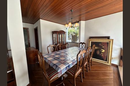 Casa de condomínio para alugar com 400m², 4 quartos e 4 vagas Casa de condomínio para alugar com 400m², 4 quartos e 4 vagasSala de Jantar