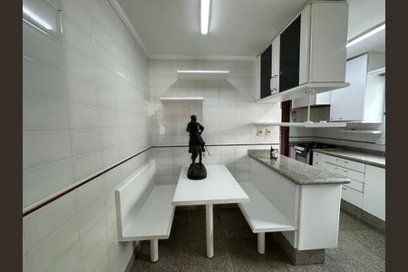 Casa de condomínio para alugar com 400m², 4 quartos e 4 vagas Casa de condomínio para alugar com 400m², 4 quartos e 4 vagasCozinha