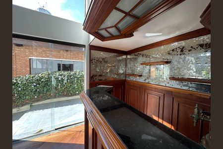 Casa de condomínio para alugar com 400m², 4 quartos e 4 vagas Casa de condomínio para alugar com 400m², 4 quartos e 4 vagasBar