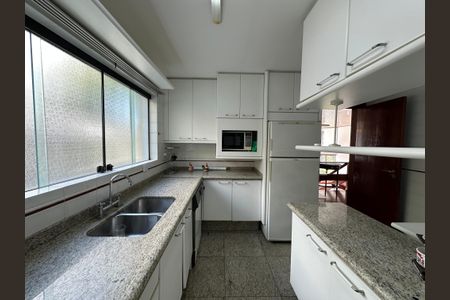 Casa de condomínio para alugar com 400m², 4 quartos e 4 vagas Casa de condomínio para alugar com 400m², 4 quartos e 4 vagasCozinha