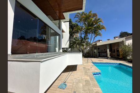 Casa de condomínio para alugar com 400m², 4 quartos e 4 vagas Casa de condomínio para alugar com 400m², 4 quartos e 4 vagasÁrea comum - Piscina