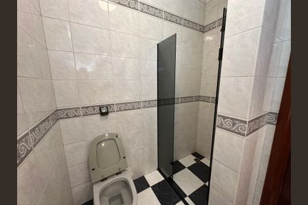 Casa de condomínio para alugar com 400m², 4 quartos e 4 vagas Casa de condomínio para alugar com 400m², 4 quartos e 4 vagasBanheiro da Suíte 3