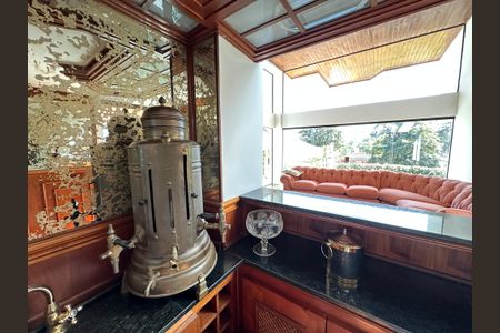 Casa de condomínio para alugar com 400m², 4 quartos e 4 vagas Casa de condomínio para alugar com 400m², 4 quartos e 4 vagasBar