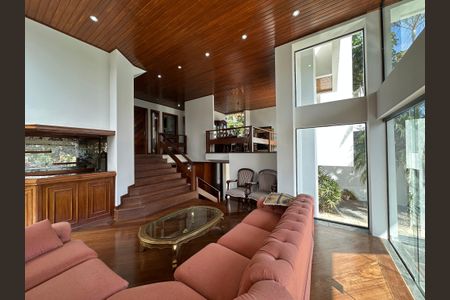 Casa de condomínio para alugar com 400m², 4 quartos e 4 vagas Casa de condomínio para alugar com 400m², 4 quartos e 4 vagasSala