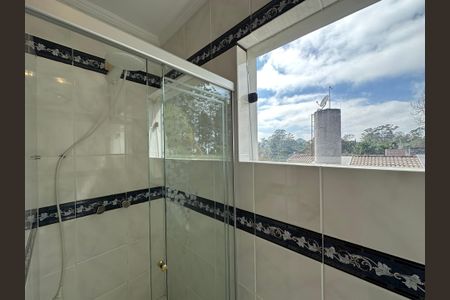 Casa de condomínio para alugar com 400m², 4 quartos e 4 vagas Casa de condomínio para alugar com 400m², 4 quartos e 4 vagasBanheiro da Suíte 1