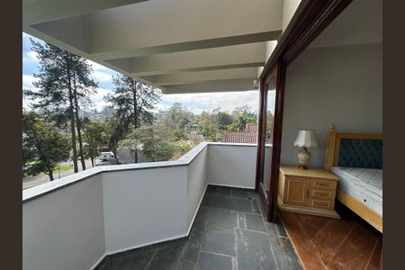Casa de condomínio para alugar com 400m², 4 quartos e 4 vagas Casa de condomínio para alugar com 400m², 4 quartos e 4 vagasSacada da Suíte 1