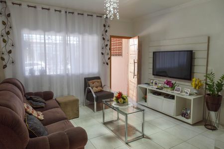 Casa à venda com 250m², 2 quartos e 1 vagaSala