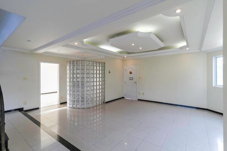 Casa à venda com 560m², 4 quartos e 10 vagas Casa à venda com 560m², 4 quartos e 10 vagasSala