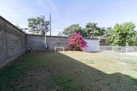 Casa à venda com 560m², 4 quartos e 10 vagas Casa à venda com 560m², 4 quartos e 10 vagasQuintal