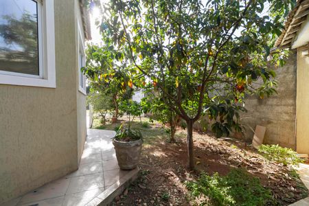 Casa à venda com 560m², 4 quartos e 10 vagas Casa à venda com 560m², 4 quartos e 10 vagasQuintal