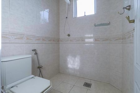 Casa à venda com 560m², 4 quartos e 10 vagas Casa à venda com 560m², 4 quartos e 10 vagasBanheiro social 1