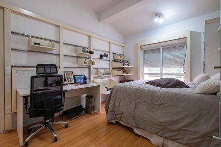 Casa à venda com 350m², 4 quartos e 6 vagasSuíte 2