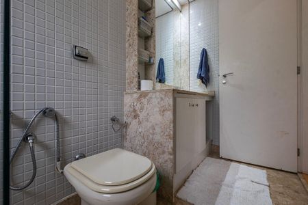 Casa à venda com 350m², 4 quartos e 6 vagasBanheiro da Suíte 2