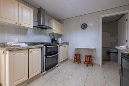 Casa à venda com 350m², 4 quartos e 6 vagasCozinha