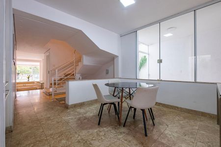 Sala de casa à venda com 4 quartos, 350m² em Alto de Pinheiros, São Paulo
