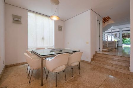 Casa à venda com 350m², 4 quartos e 6 vagasSala