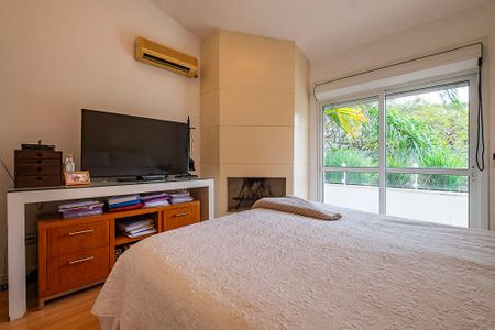 Casa à venda com 350m², 4 quartos e 6 vagasSuíte 1