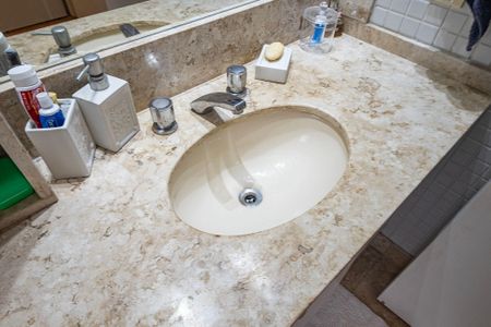 Casa à venda com 350m², 4 quartos e 6 vagasBanheiro da Suíte 2