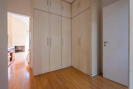 Casa à venda com 350m², 4 quartos e 6 vagasSuíte 1