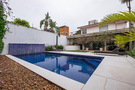 Casa à venda com 350m², 4 quartos e 6 vagasÁrea comum - Piscina