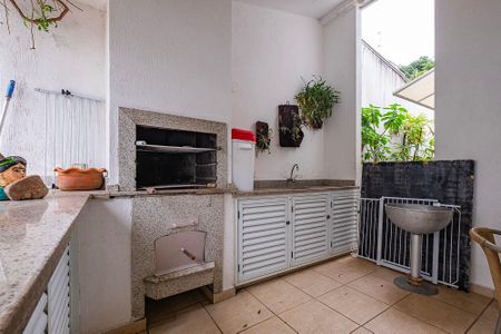 Casa à venda com 350m², 4 quartos e 6 vagasÁrea comum - Churrasqueira