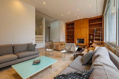 Sala de casa à venda com 4 quartos, 350m² em Alto de Pinheiros, São Paulo