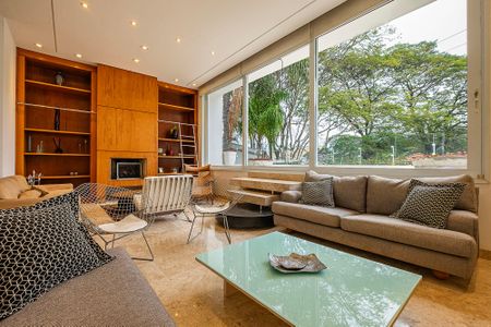 Sala de casa à venda com 4 quartos, 350m² em Alto de Pinheiros, São Paulo