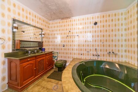 Casa à venda com 300m², 3 quartos e 3 vagasBanheiro da Suíte