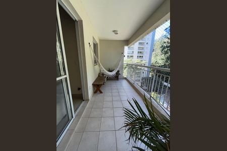Apartamento à venda com 95m², 3 quartos e 2 vagas Apartamento à venda com 95m², 3 quartos e 2 vagasVaranda