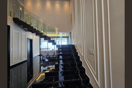 Casa para alugar com 241m², 2 quartos e 3 vagas Casa para alugar com 241m², 2 quartos e 3 vagasEscada