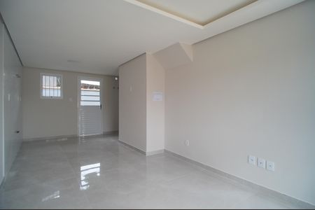 Casa de condomínio à venda com 67m², 2 quartos e 1 vagaSala