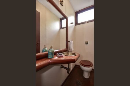 Casa à venda com 316m², 5 quartos e 4 vagasLavabo