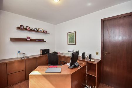 Casa à venda com 316m², 5 quartos e 4 vagasQuarto 2