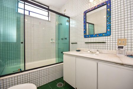 Casa à venda com 316m², 5 quartos e 4 vagasBanheiro