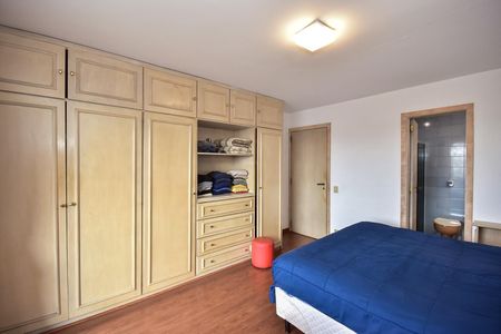 Casa à venda com 316m², 5 quartos e 4 vagasSuíte 1