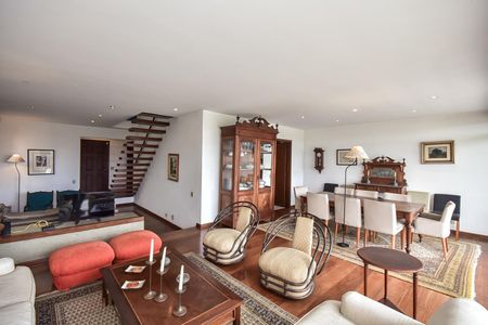 Sala de casa à venda com 5 quartos, 316m² em Jardim Leonor, São Paulo