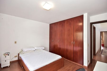 Casa à venda com 316m², 5 quartos e 4 vagasQuarto 1